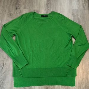 Zara top 💚 . Size S